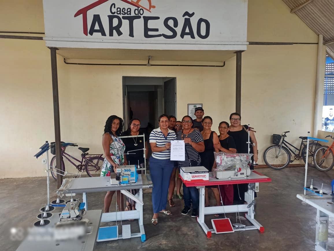ENTREGA DE MÁQUINAS DE COSTURA PARA A ASSOCIAÇÃO ARTESÃOS